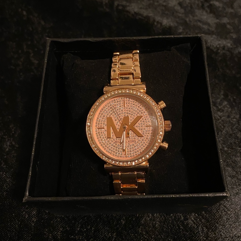 MK watch. Rose Gold.
